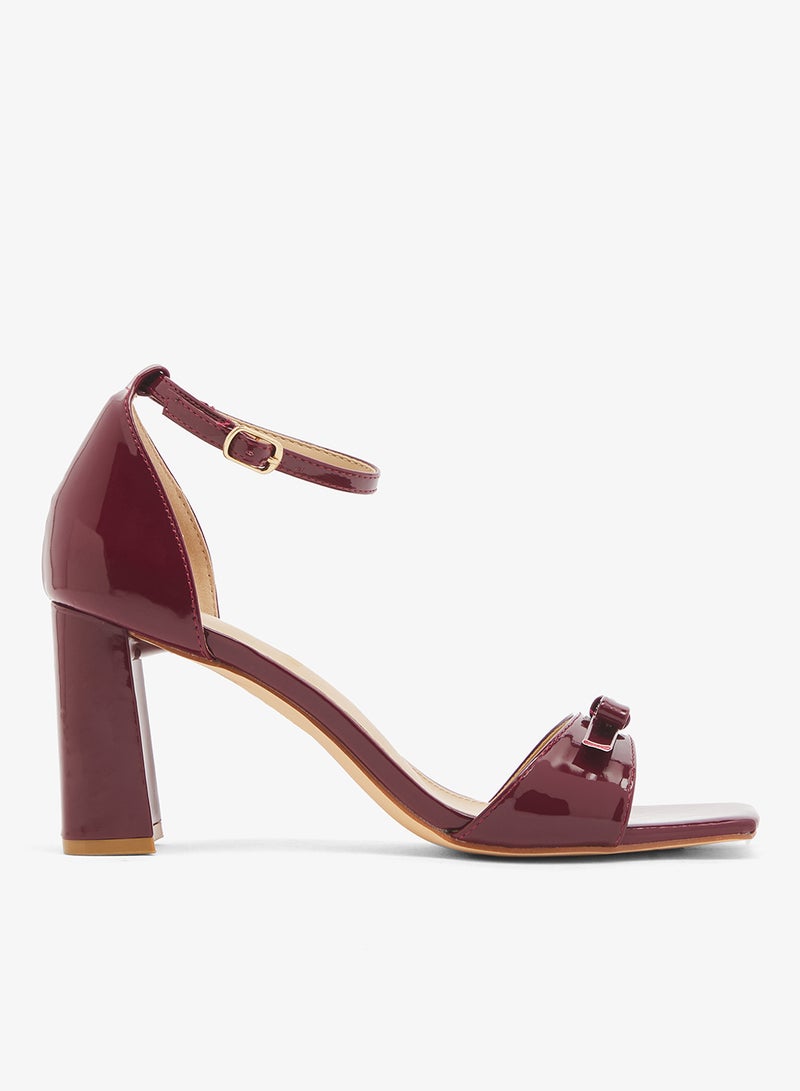 جلاموروس صنادل بكعب عريض منخفض بحزام للكاحل - Image 1